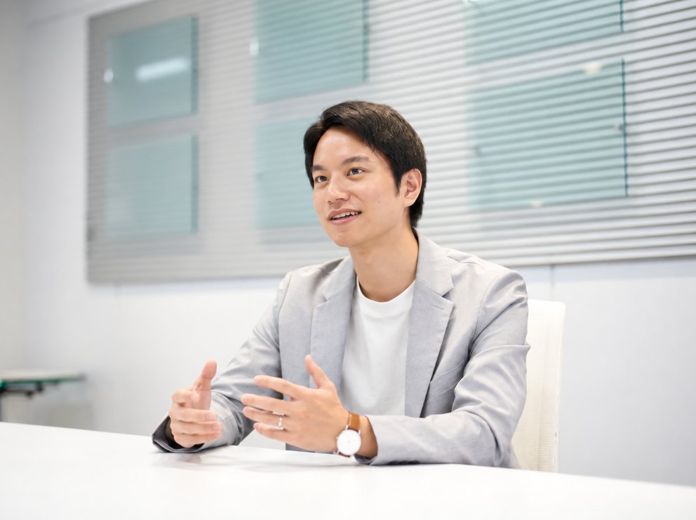 インタビューを受ける村田氏